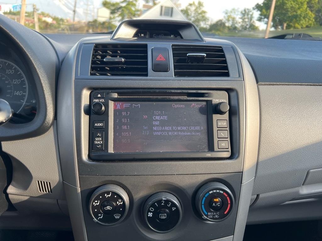Toyota Corolla S 5-Speed MT 2013