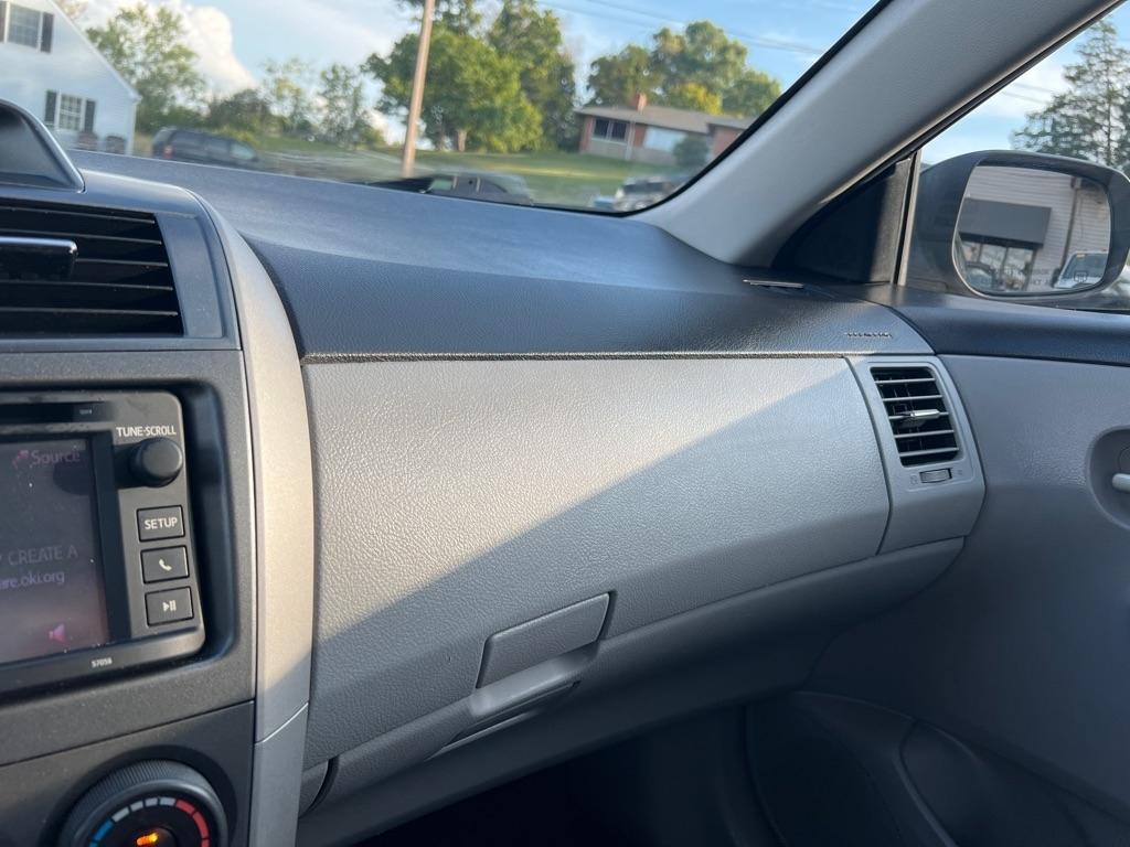 Toyota Corolla S 5-Speed MT 2013