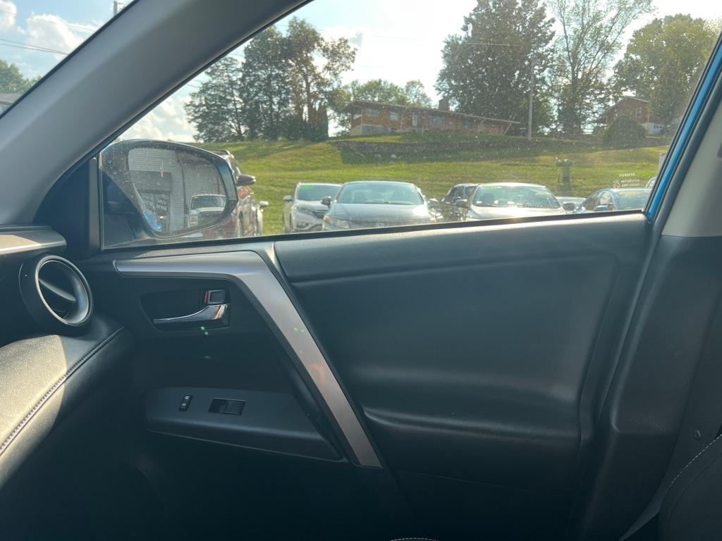 Toyota RAV4 XLE AWD 2018