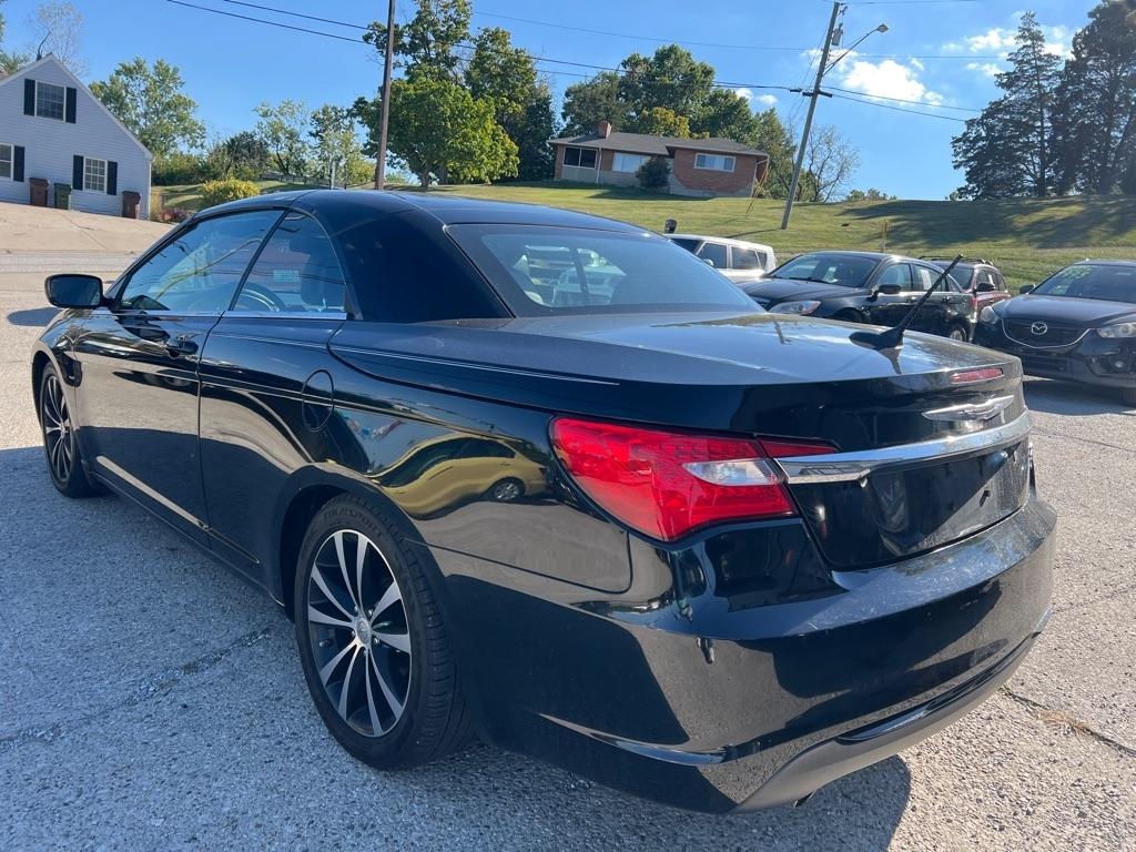 Chrysler 200 S Convertible 2011