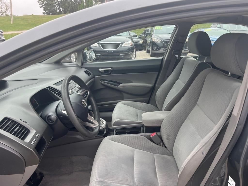 Honda Civic LX Sedan 5-Speed AT 2010