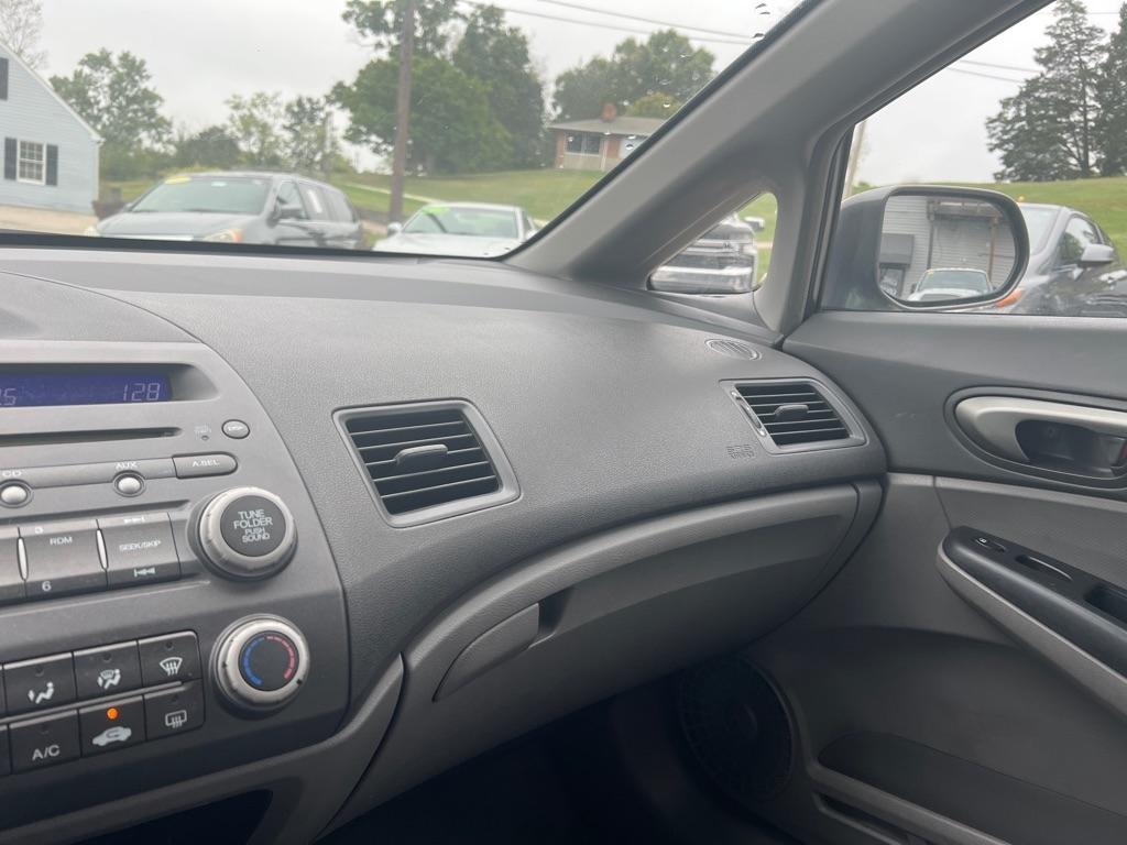 Honda Civic LX Sedan 5-Speed AT 2010