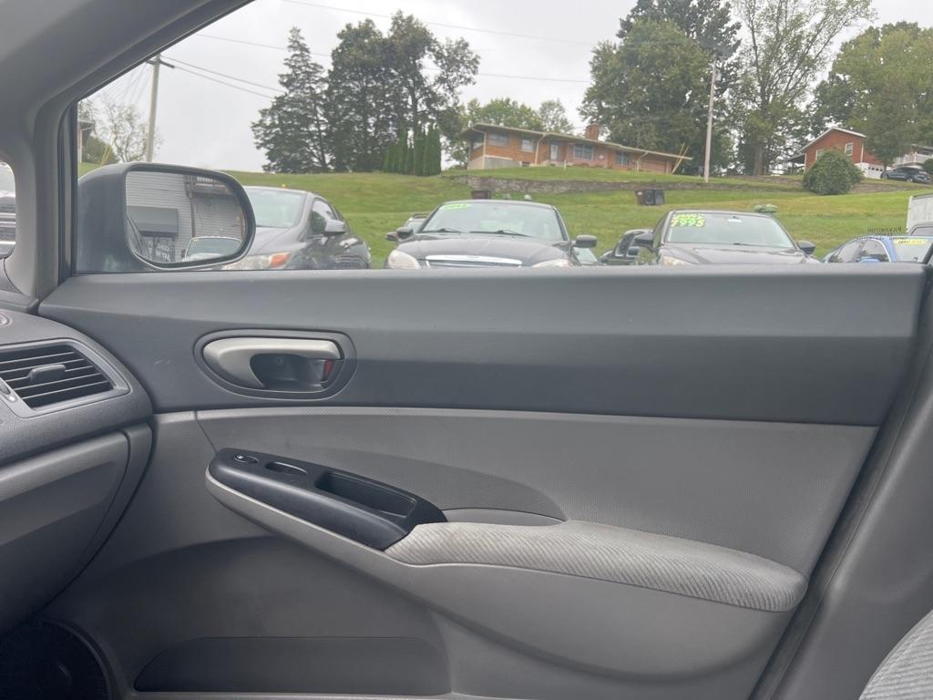Honda Civic LX Sedan 5-Speed AT 2010