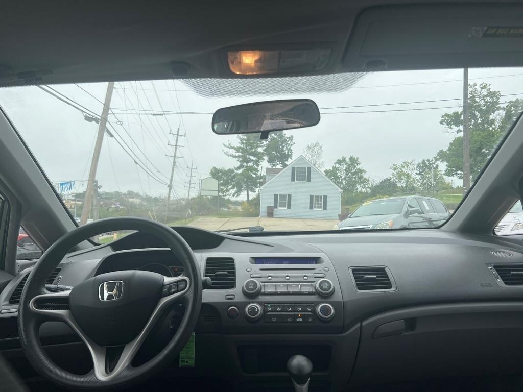 Honda Civic LX Sedan 5-Speed AT 2010