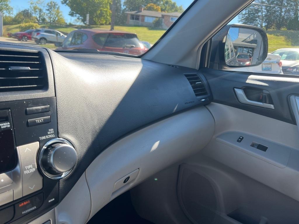 Toyota Highlander SE AWD V6 2012
