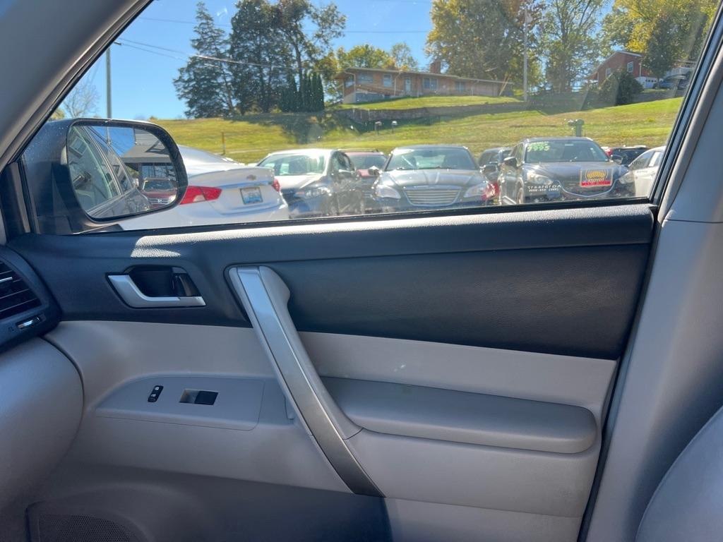 Toyota Highlander SE AWD V6 2012