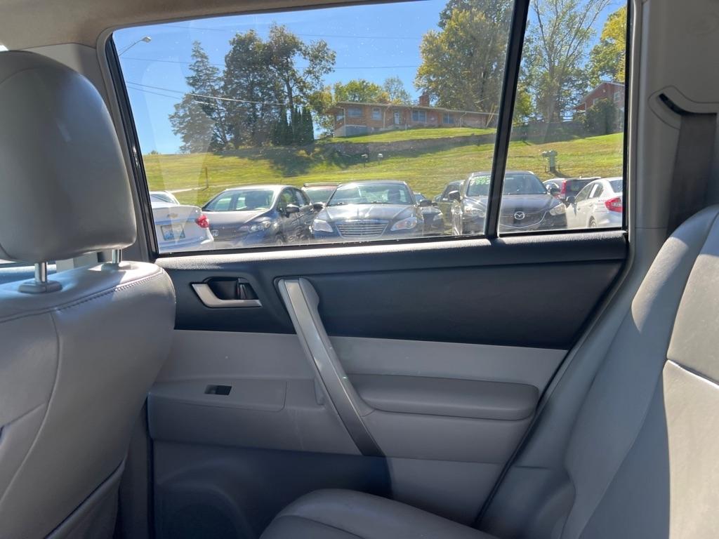 Toyota Highlander SE AWD V6 2012