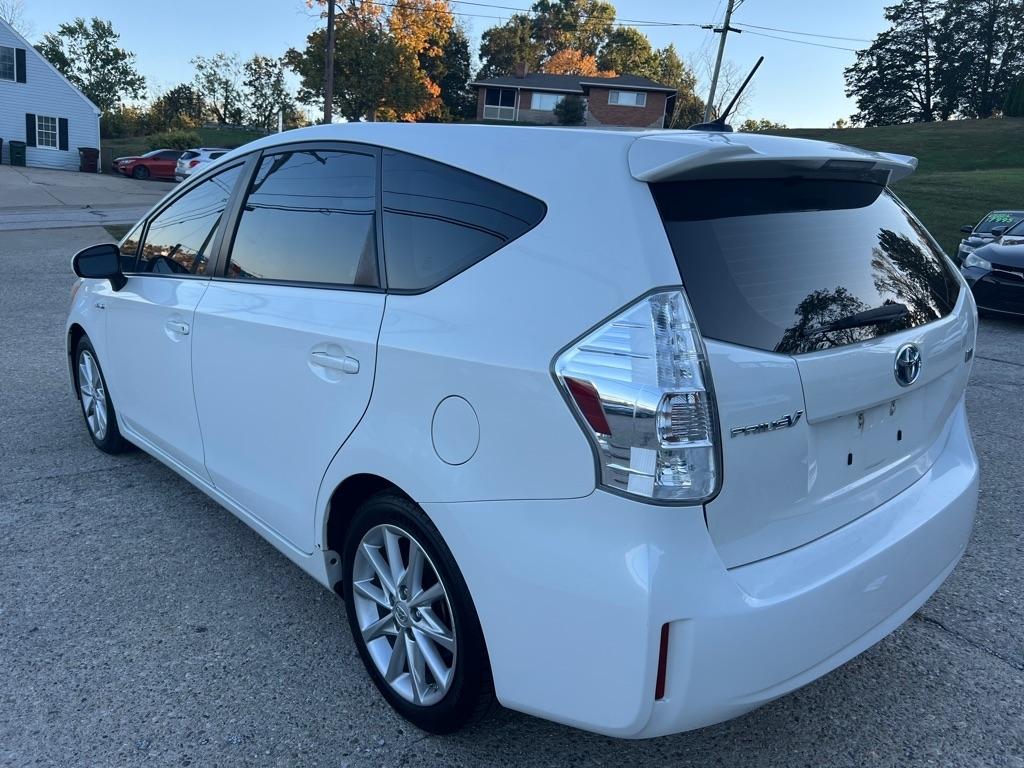 Toyota Prius V Five (Natl) 2013