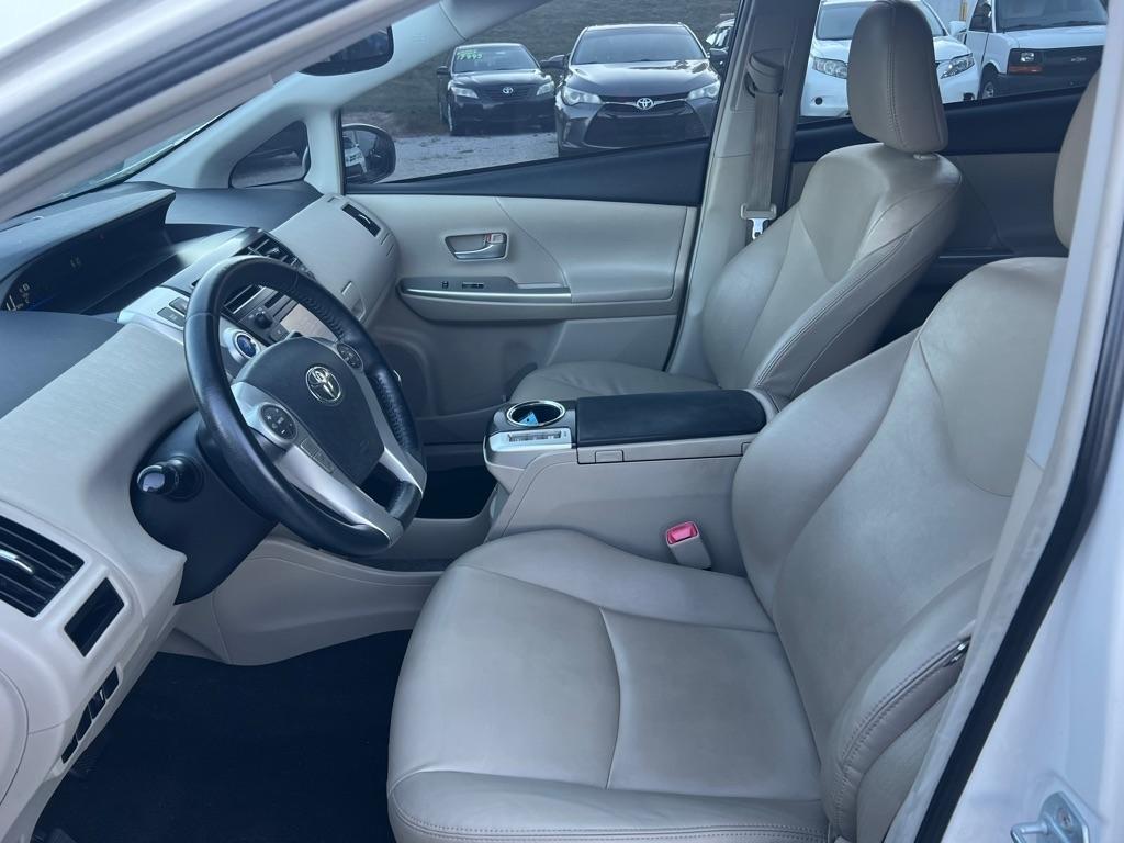 Toyota Prius V Five (Natl) 2013
