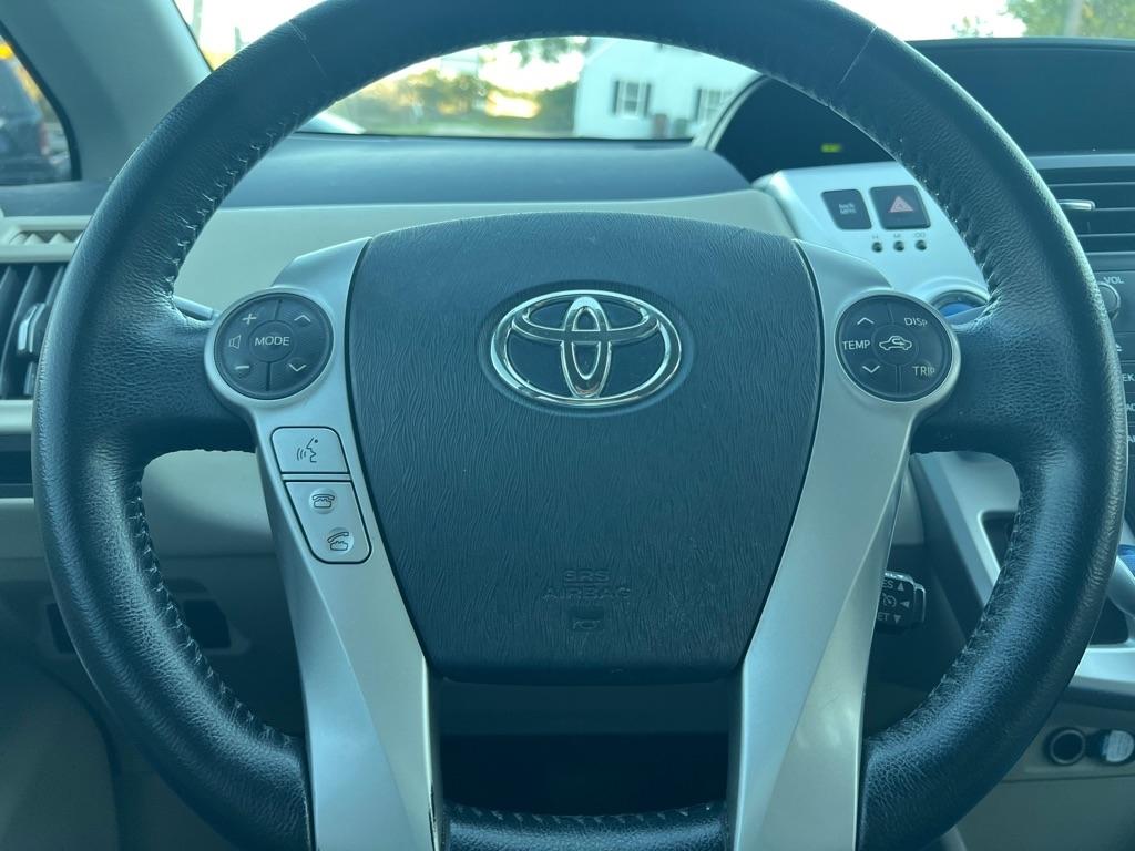 Toyota Prius V Five (Natl) 2013
