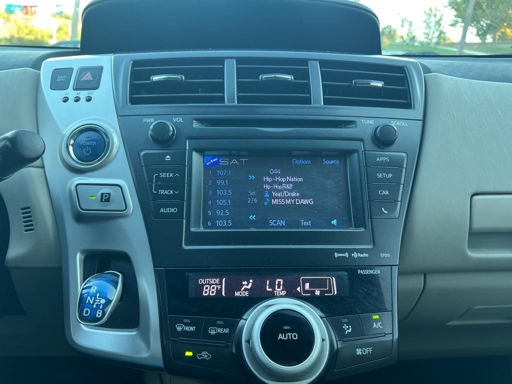 Toyota Prius V Five (Natl) 2013