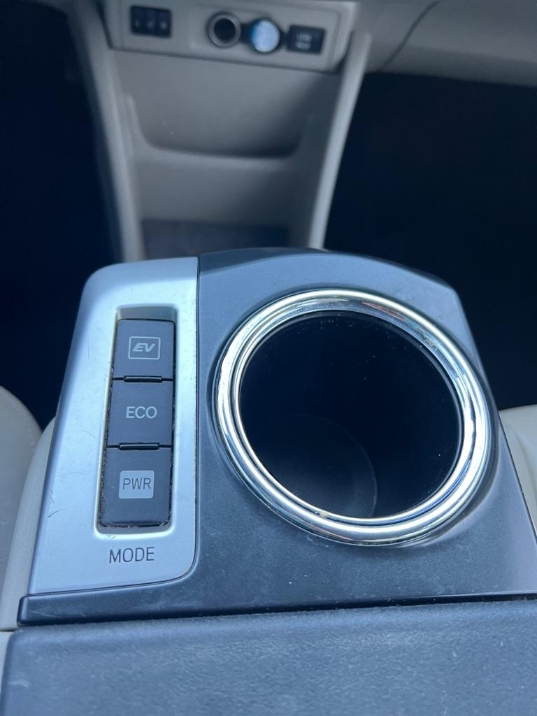 Toyota Prius V Five (Natl) 2013