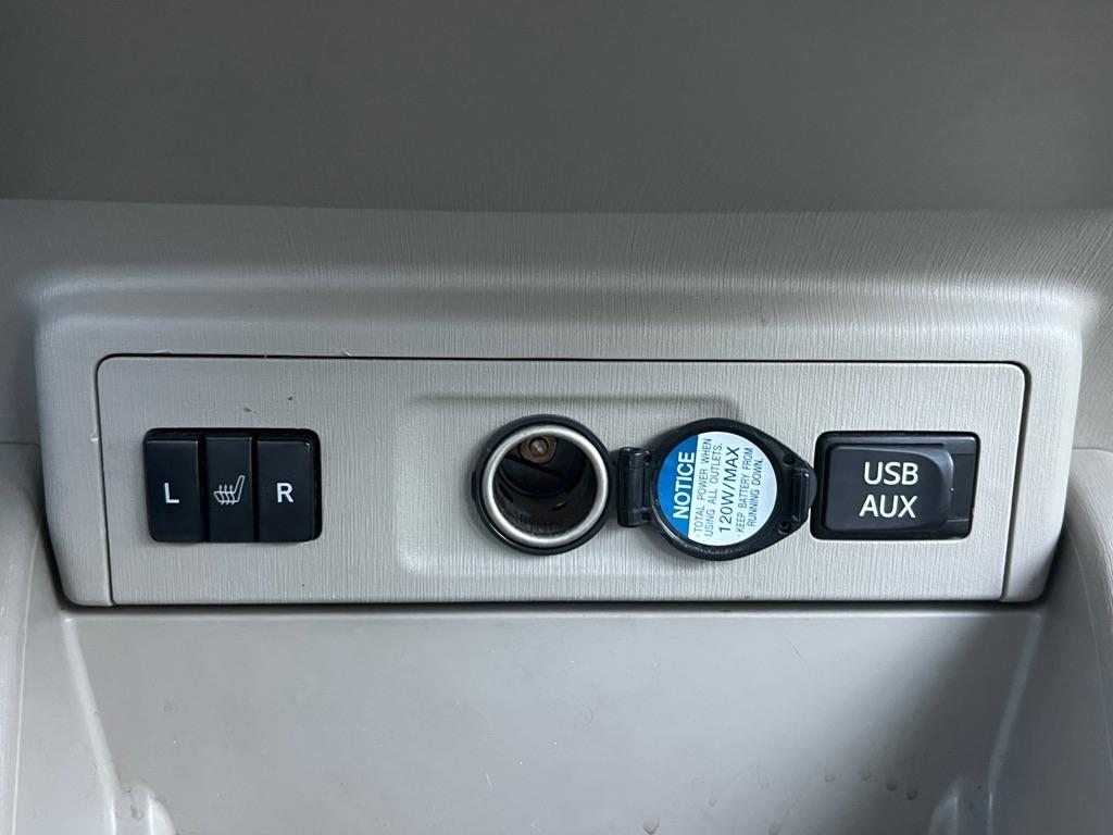 Toyota Prius V Five (Natl) 2013