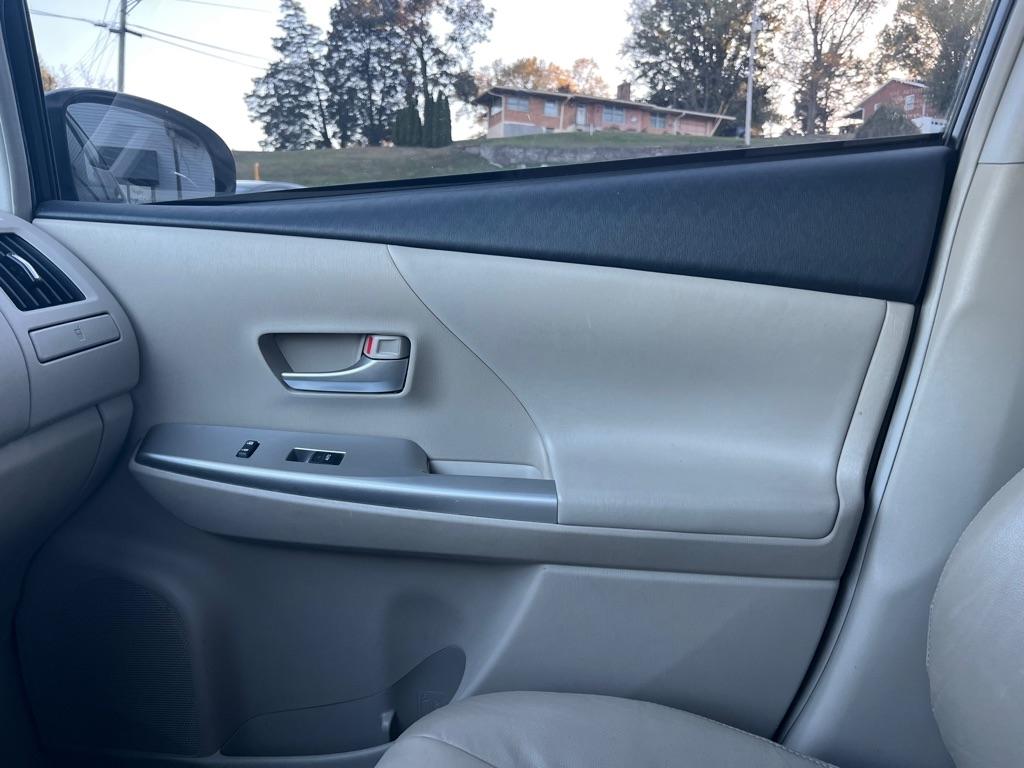 Toyota Prius V Five (Natl) 2013