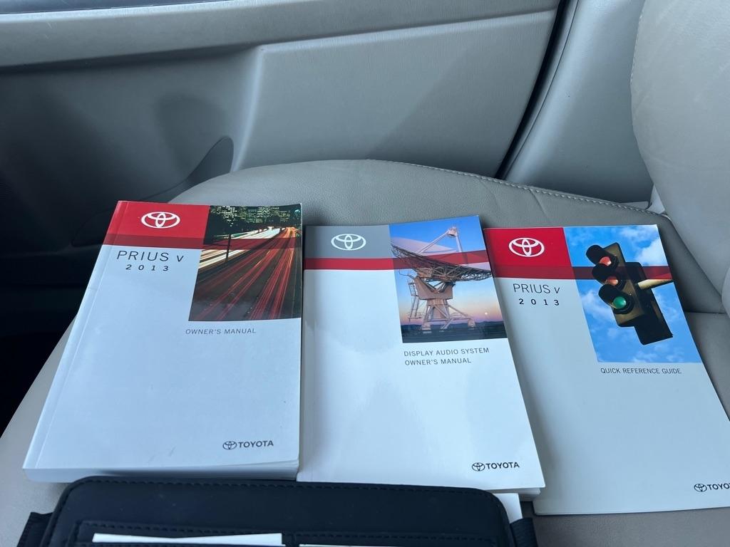 Toyota Prius V Five (Natl) 2013