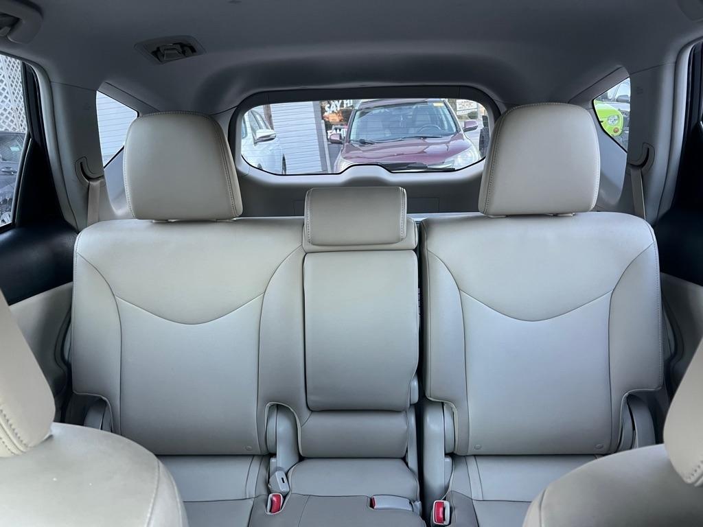 Toyota Prius V Five (Natl) 2013