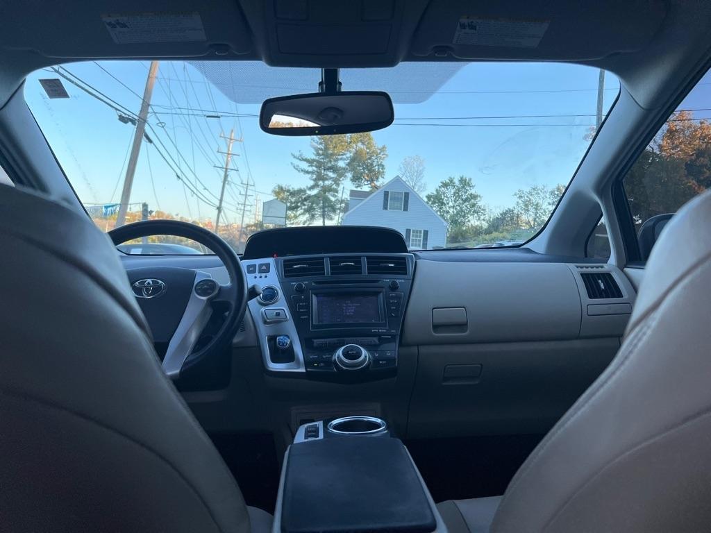 Toyota Prius V Five (Natl) 2013