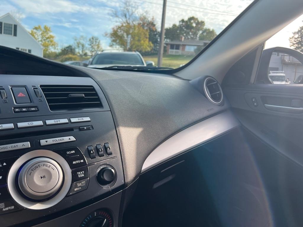 Mazda MAZDA3 i Touring 4-door 2011
