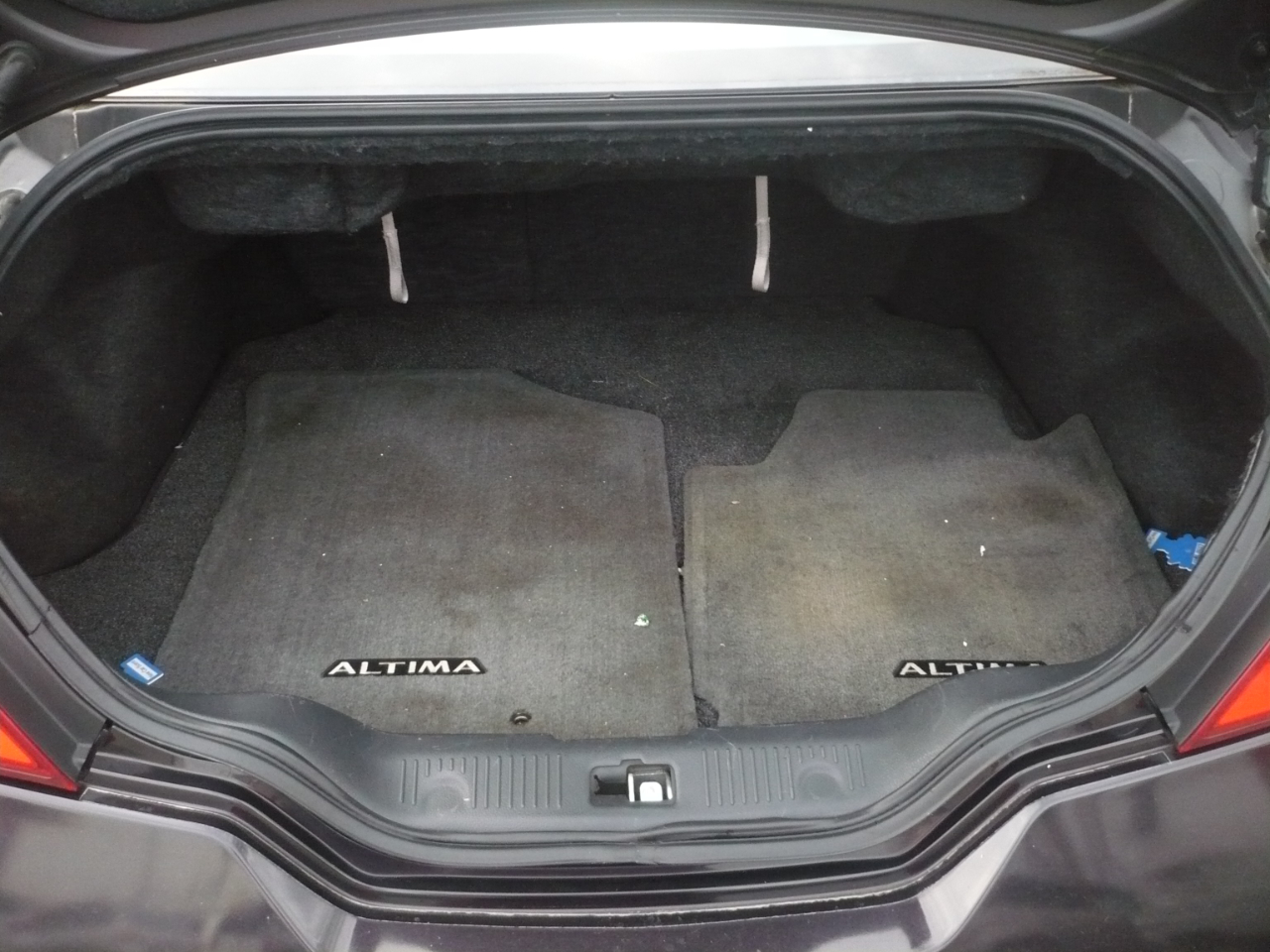 Nissan Altima 3.5 SR 6M/T Coupe 2012