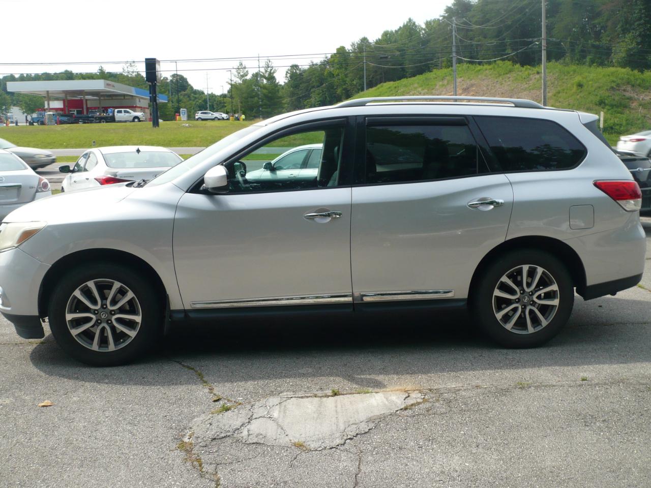 Nissan Pathfinder SV 4WD 2013