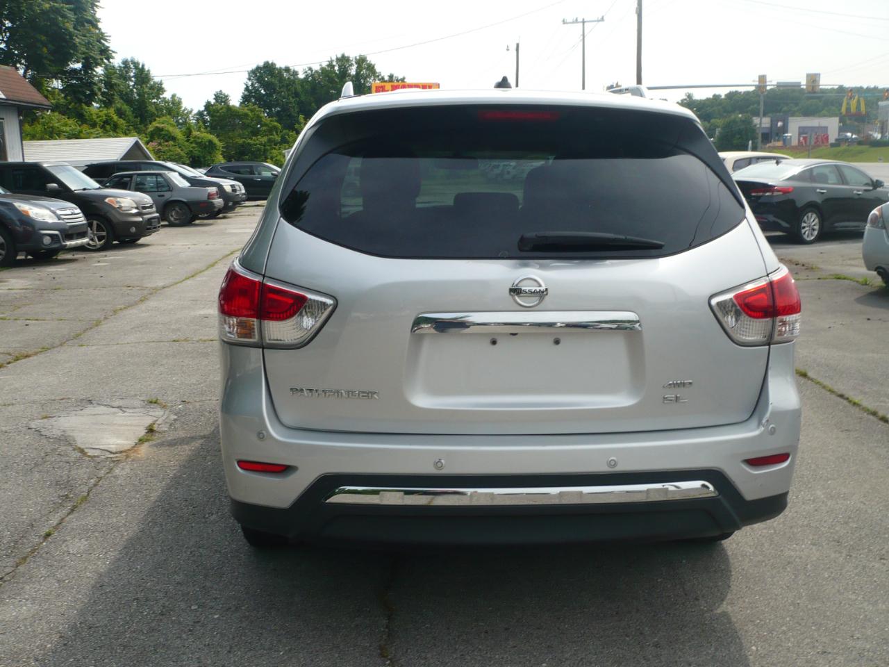 Nissan Pathfinder SV 4WD 2013