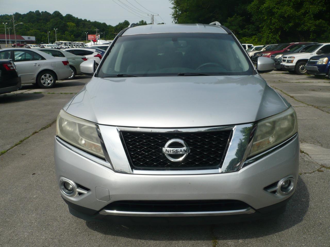 Nissan Pathfinder SV 4WD 2013