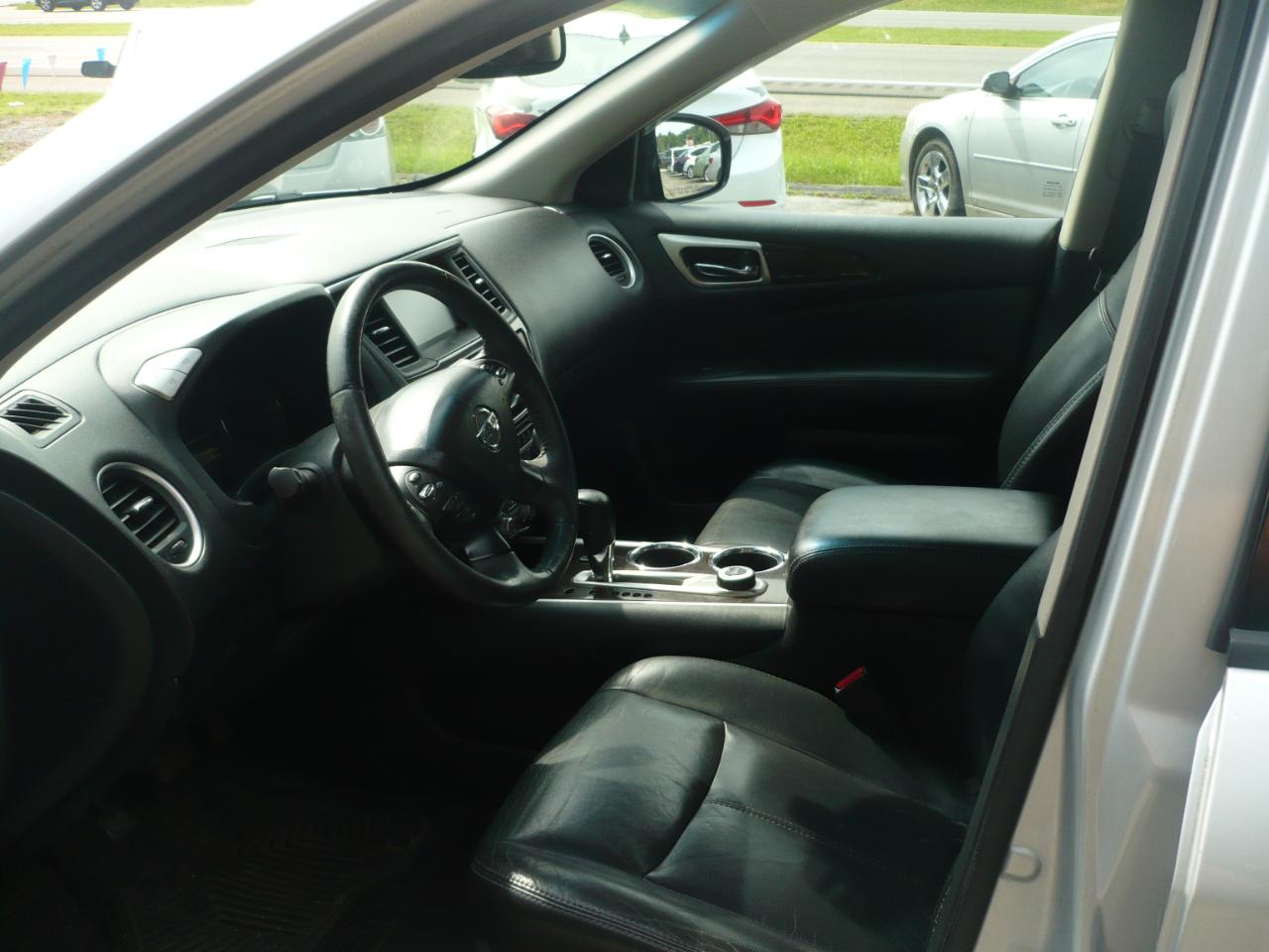 Nissan Pathfinder SV 4WD 2013