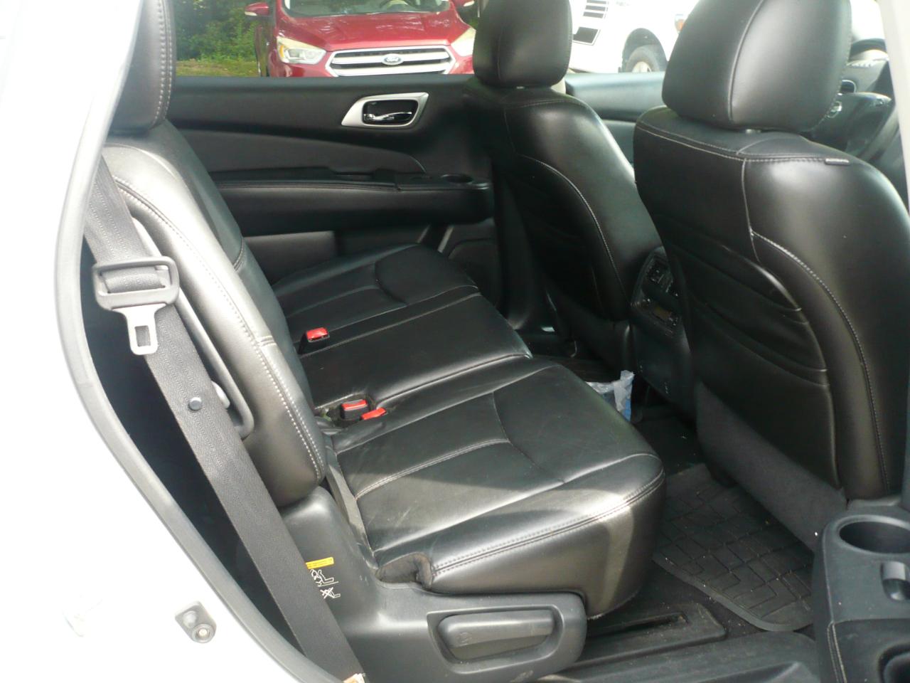 Nissan Pathfinder SV 4WD 2013