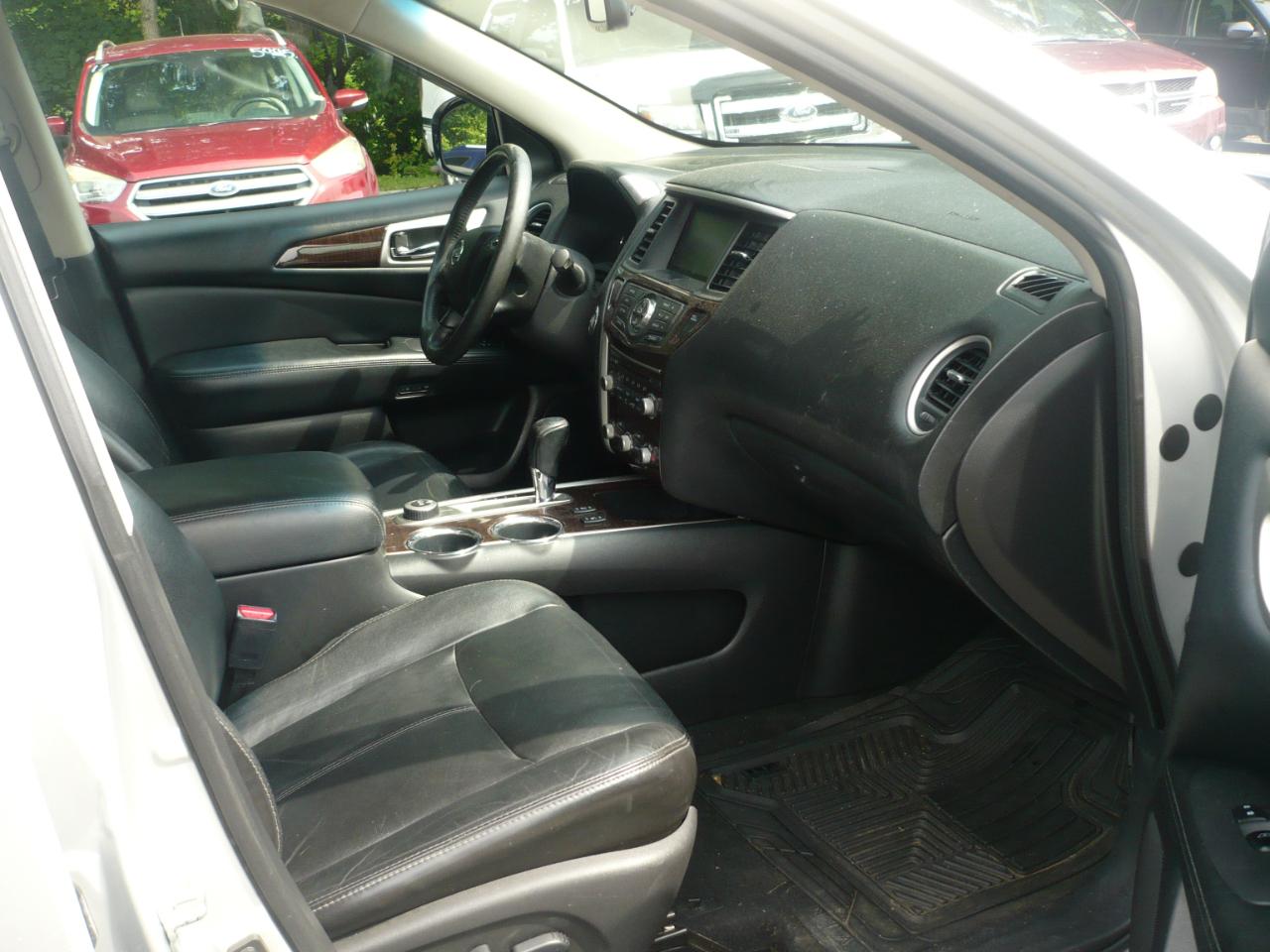 Nissan Pathfinder SV 4WD 2013