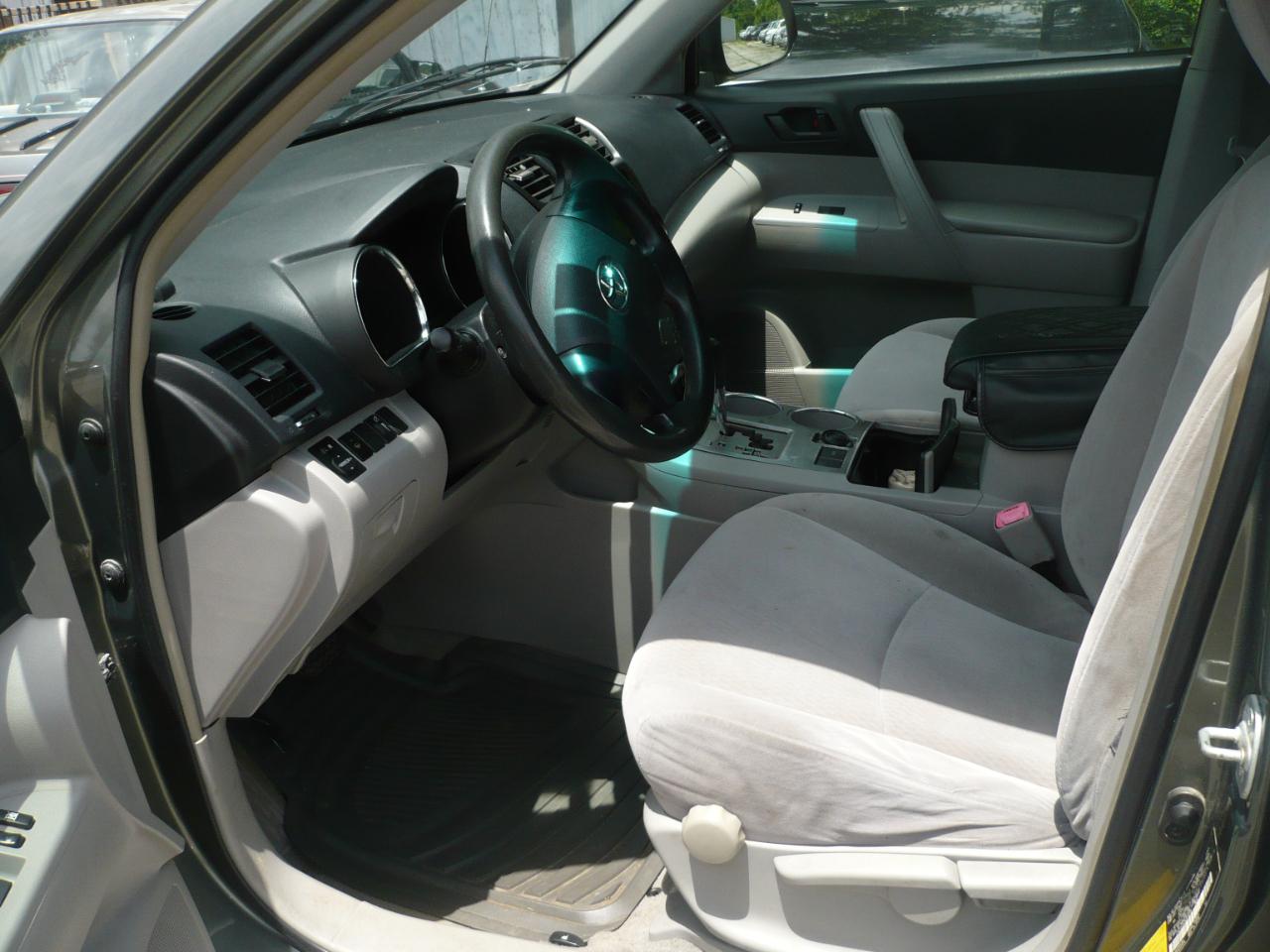 Toyota Highlander Base 2WD 2008