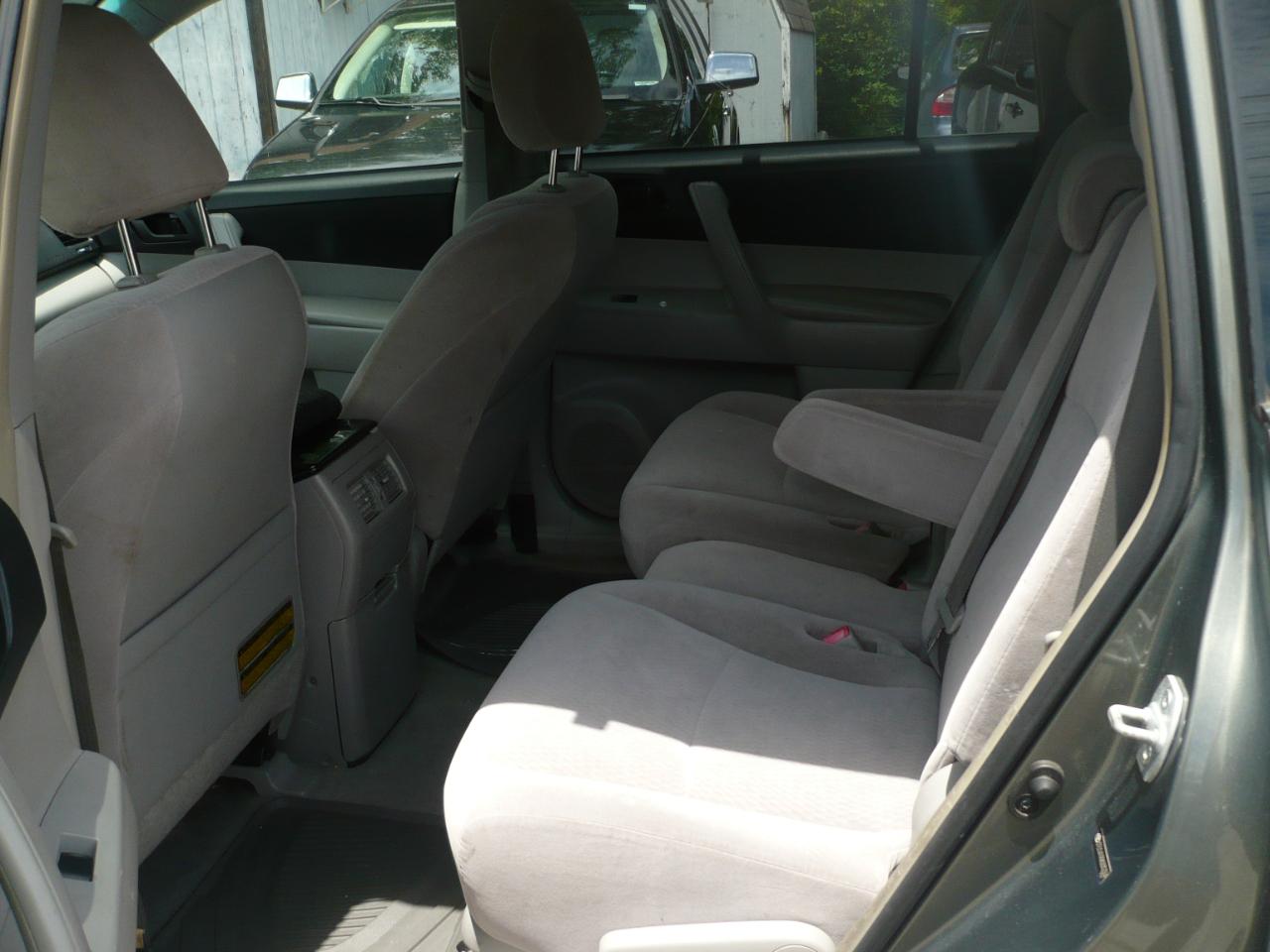 Toyota Highlander Base 2WD 2008