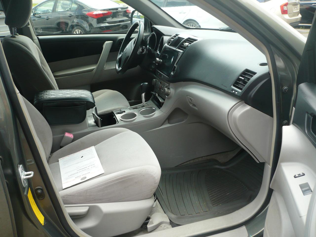 Toyota Highlander Base 2WD 2008