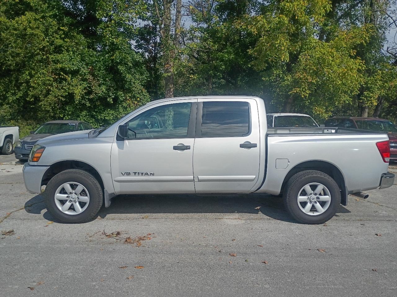 Nissan Titan XE Crew Cab 4WD SWB 2009