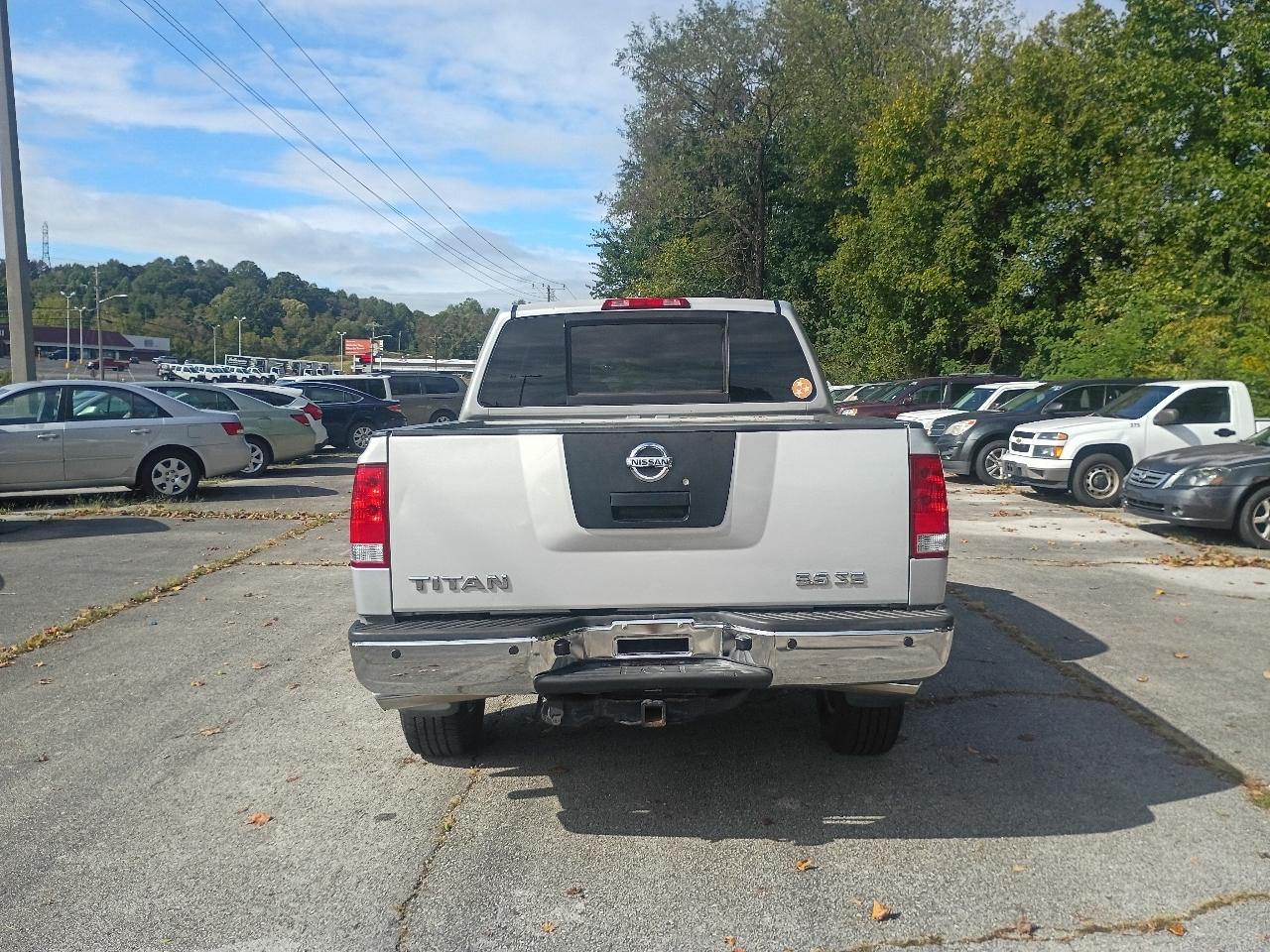 Nissan Titan XE Crew Cab 4WD SWB 2009