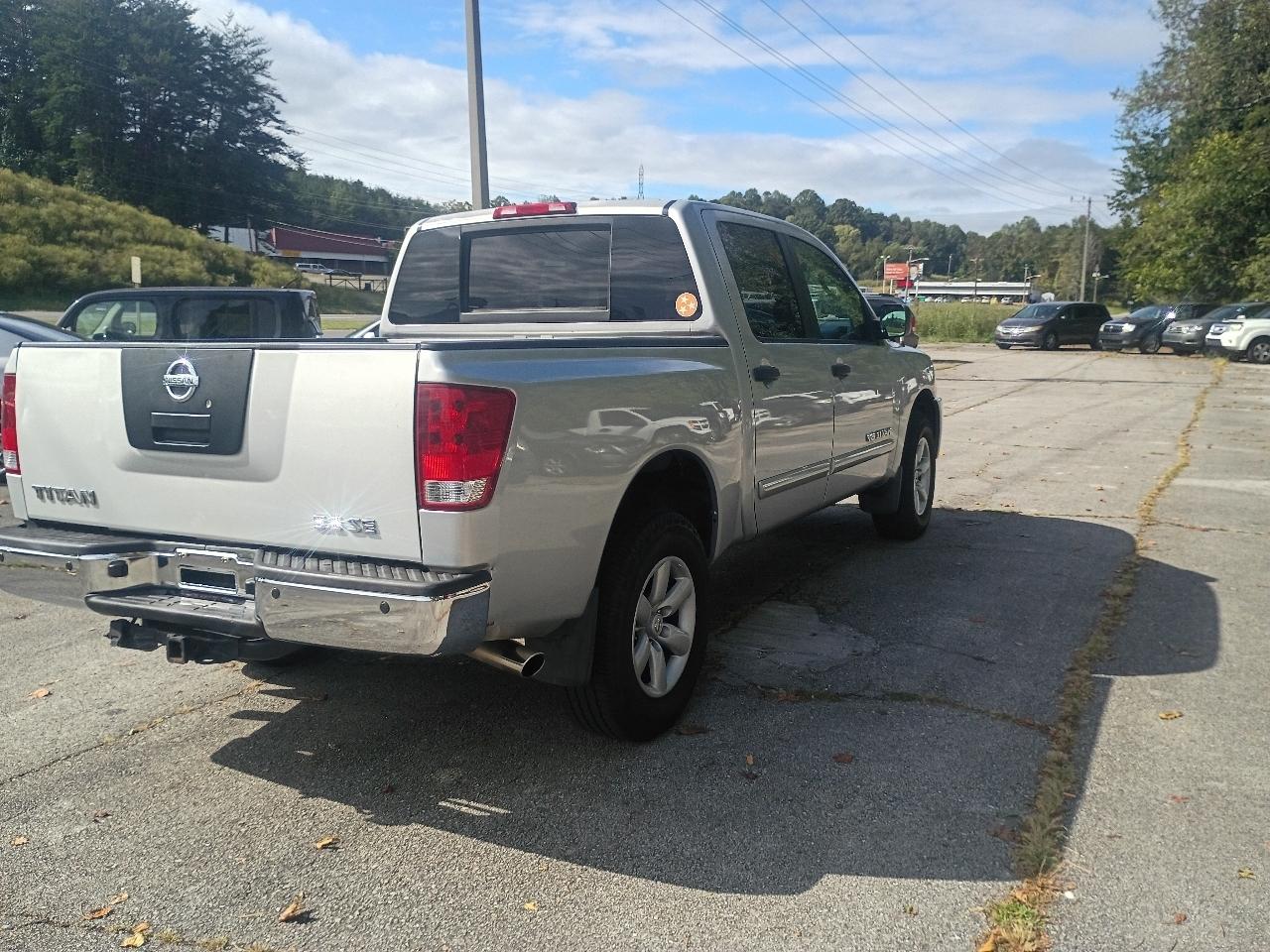 Nissan Titan XE Crew Cab 4WD SWB 2009