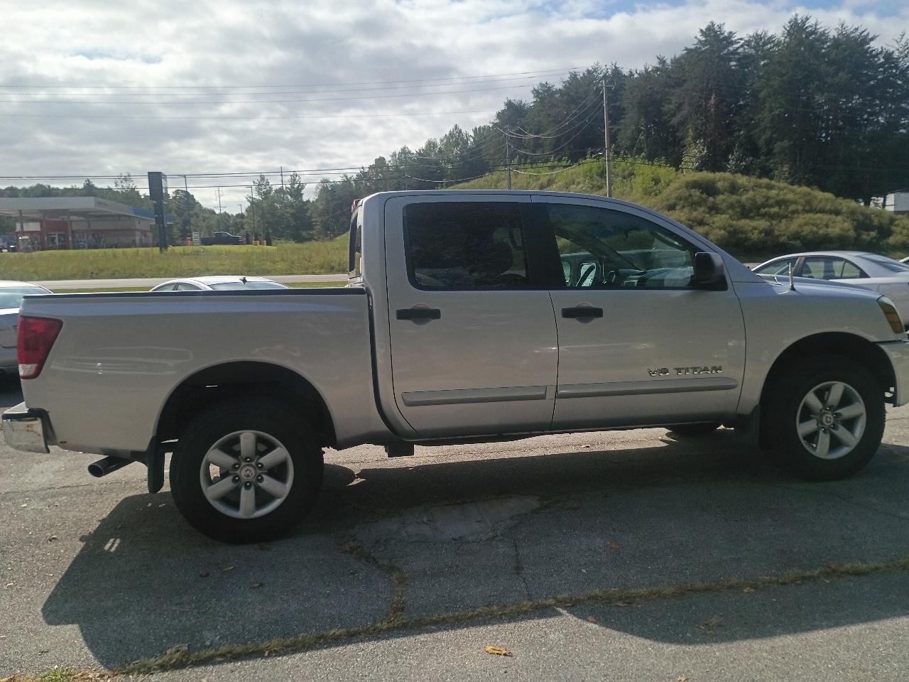 Nissan Titan XE Crew Cab 4WD SWB 2009
