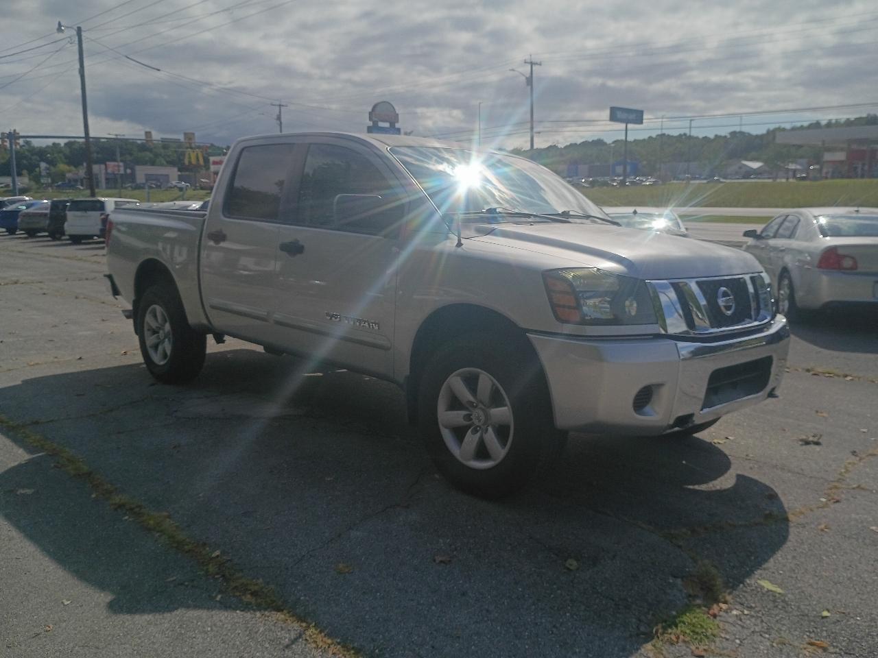 Nissan Titan XE Crew Cab 4WD SWB 2009