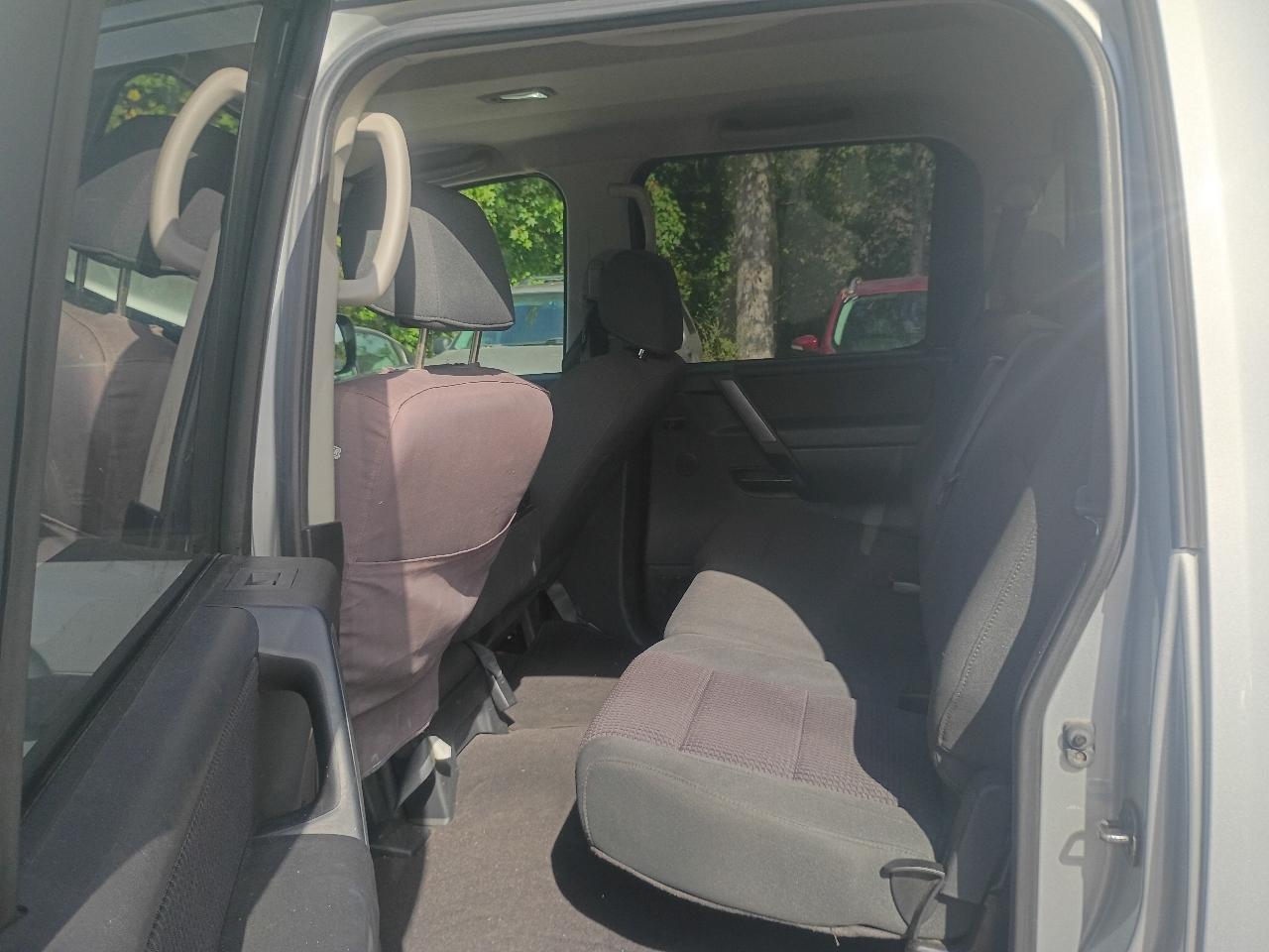 Nissan Titan XE Crew Cab 4WD SWB 2009