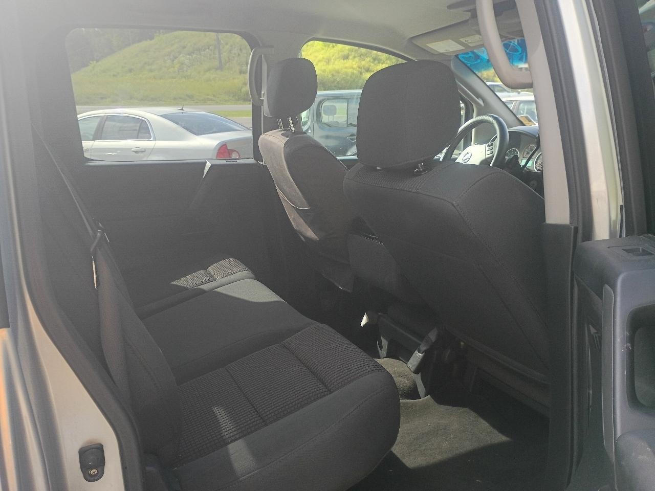 Nissan Titan XE Crew Cab 4WD SWB 2009