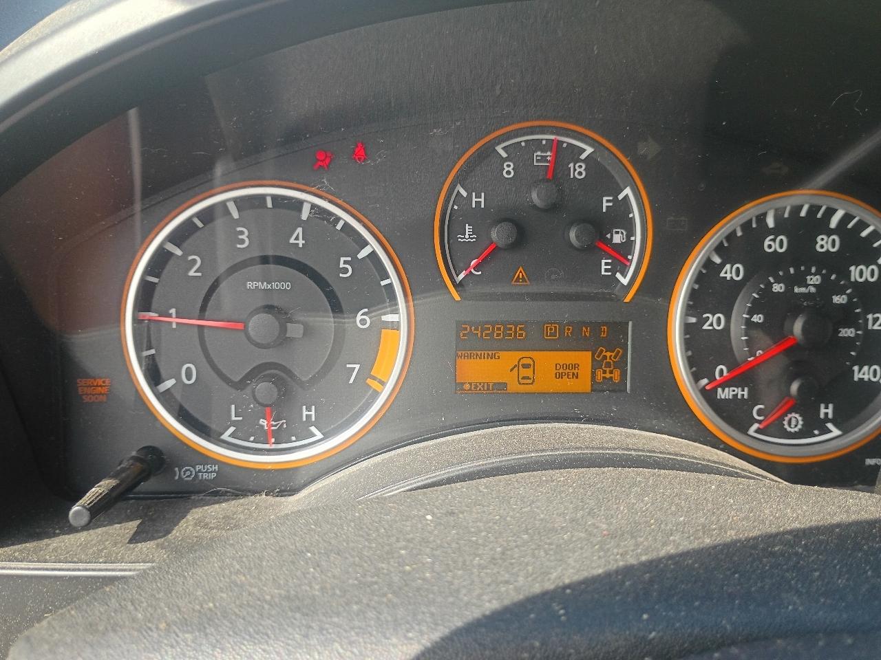 Nissan Titan XE Crew Cab 4WD SWB 2009