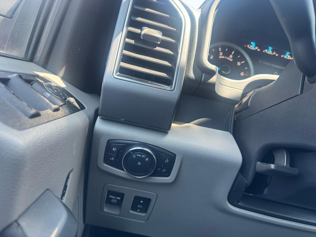 Ford F-150 XLT SuperCrew 4WD 2018