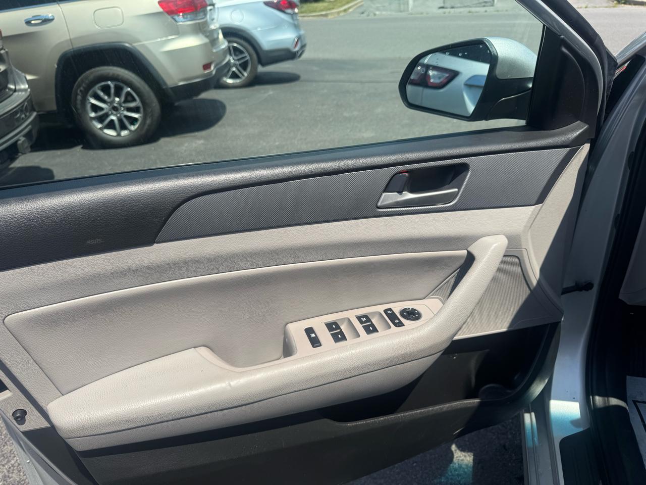 Hyundai Sonata SE 2.4L 2018