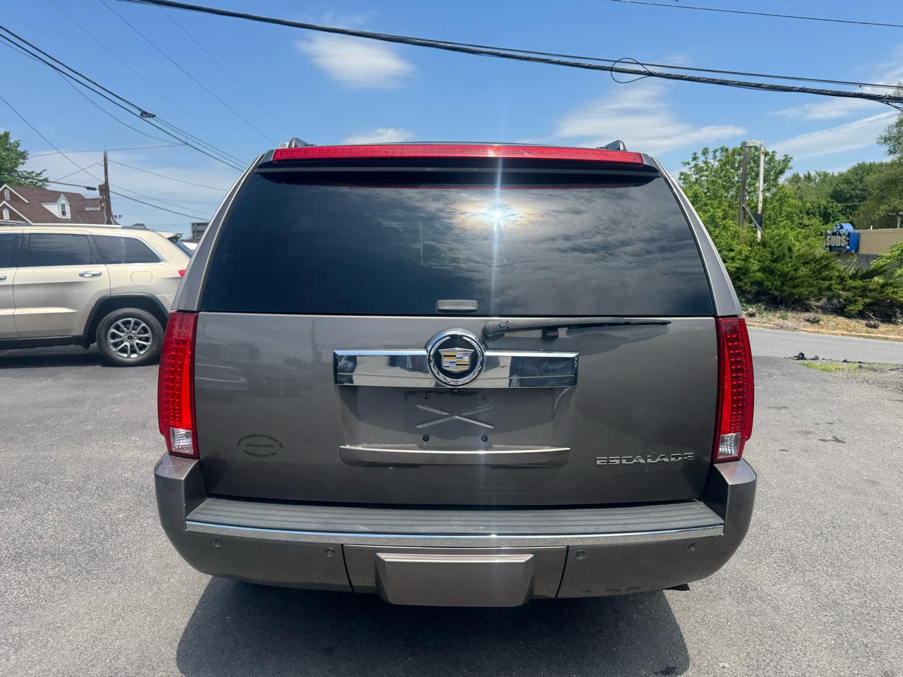 Cadillac Escalade AWD 4dr Luxury 2012
