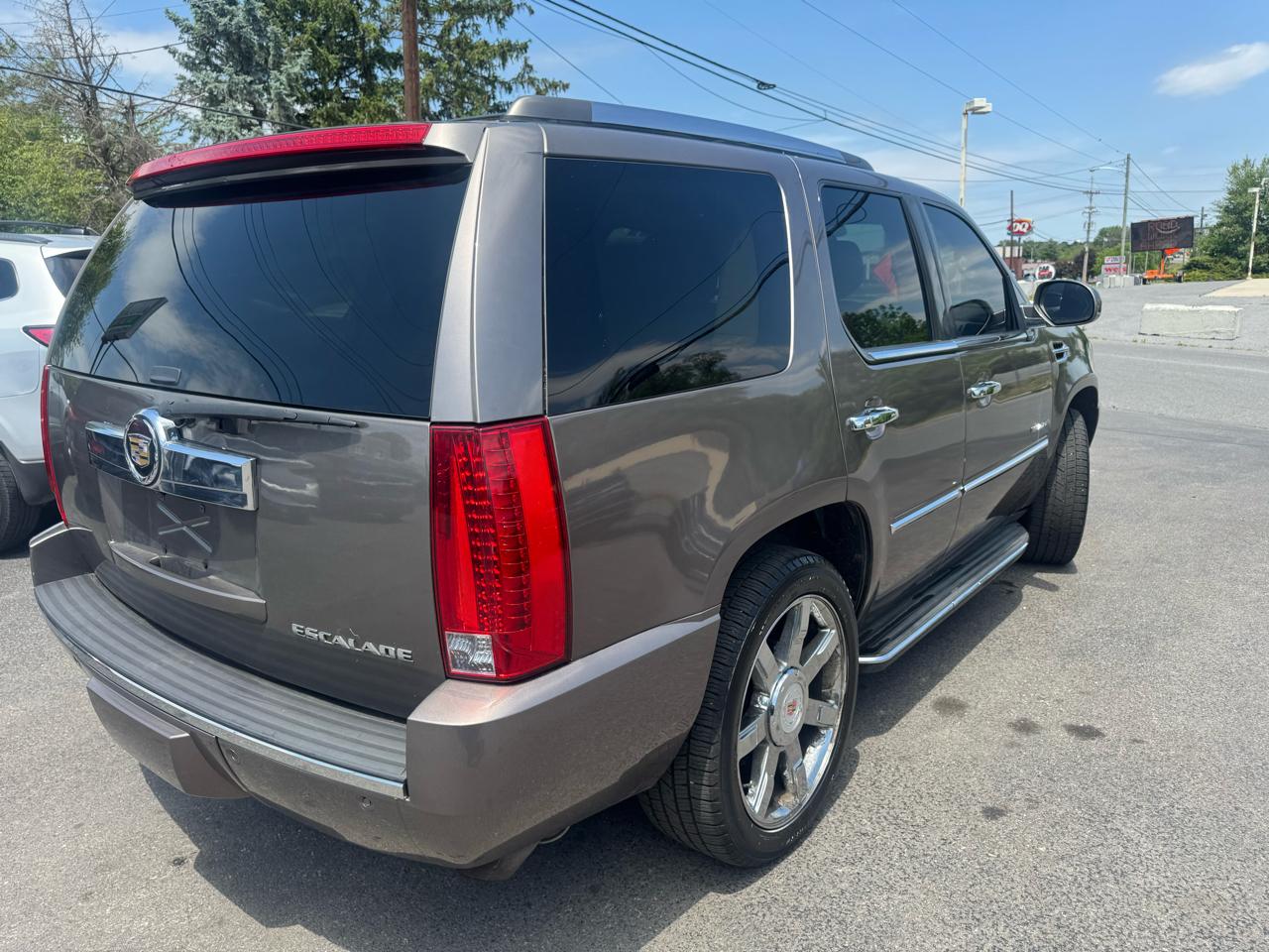 Cadillac Escalade AWD 4dr Luxury 2012