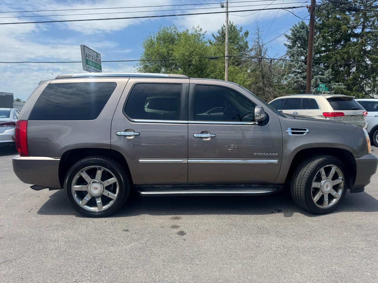 Cadillac Escalade AWD 4dr Luxury 2012