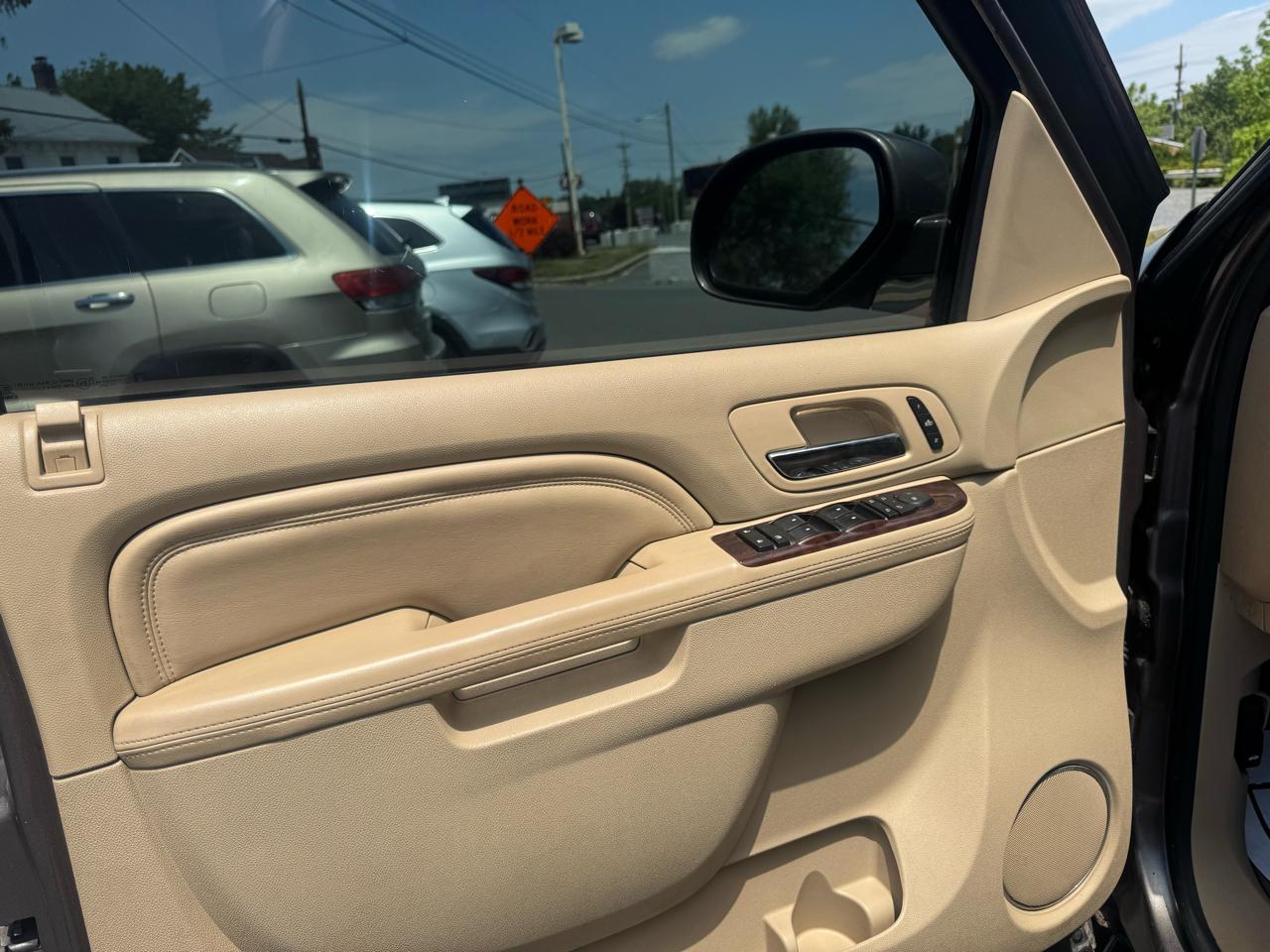 Cadillac Escalade AWD 4dr Luxury 2012