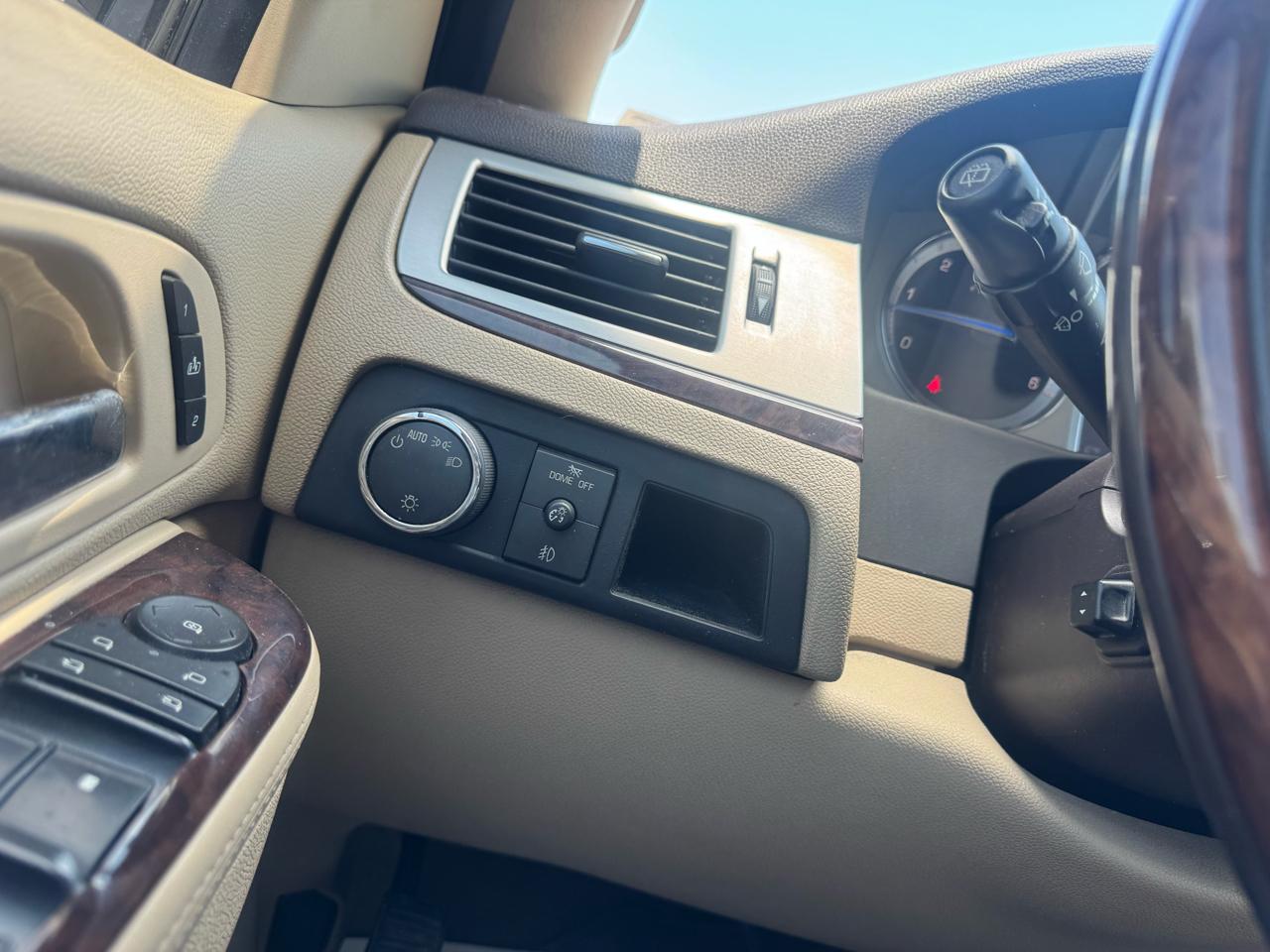 Cadillac Escalade AWD 4dr Luxury 2012