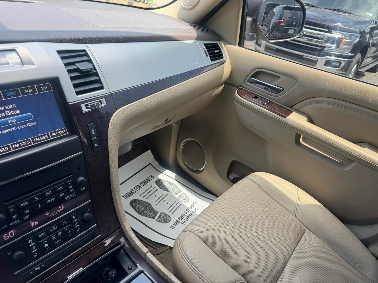 Cadillac Escalade AWD 4dr Luxury 2012