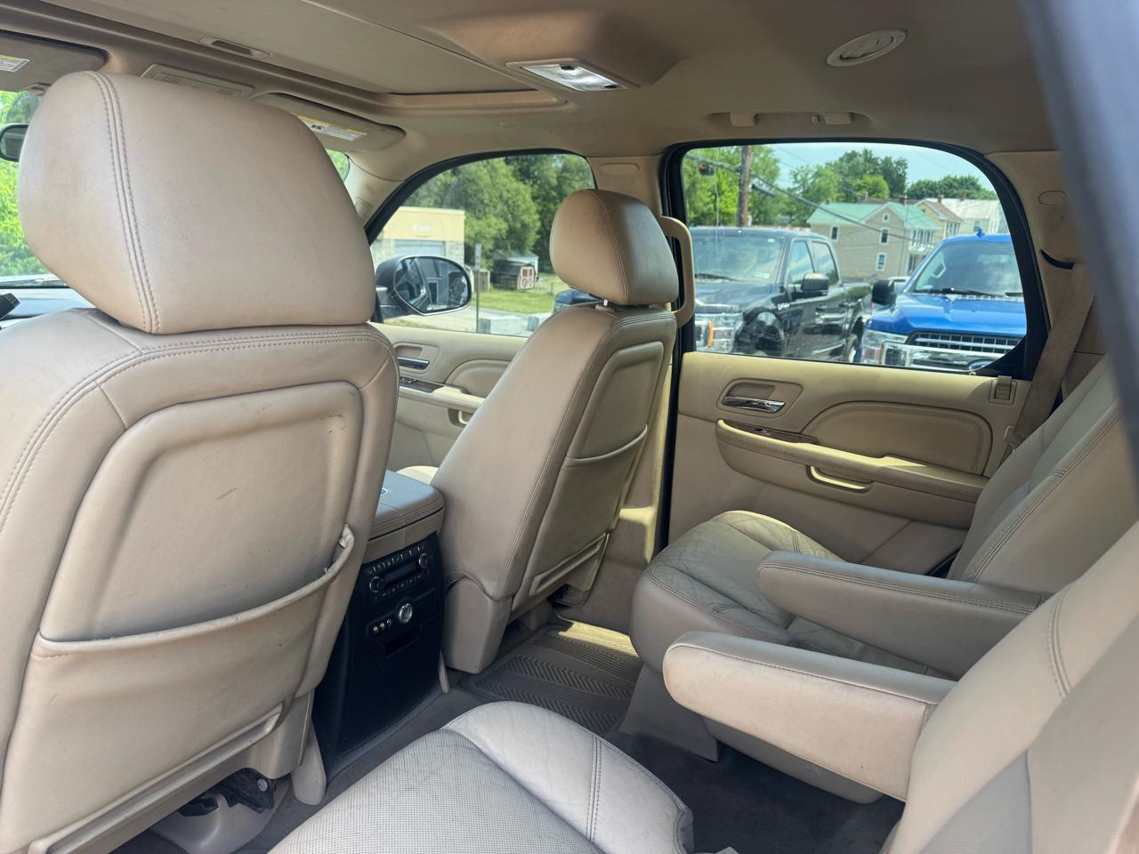 Cadillac Escalade AWD 4dr Luxury 2012