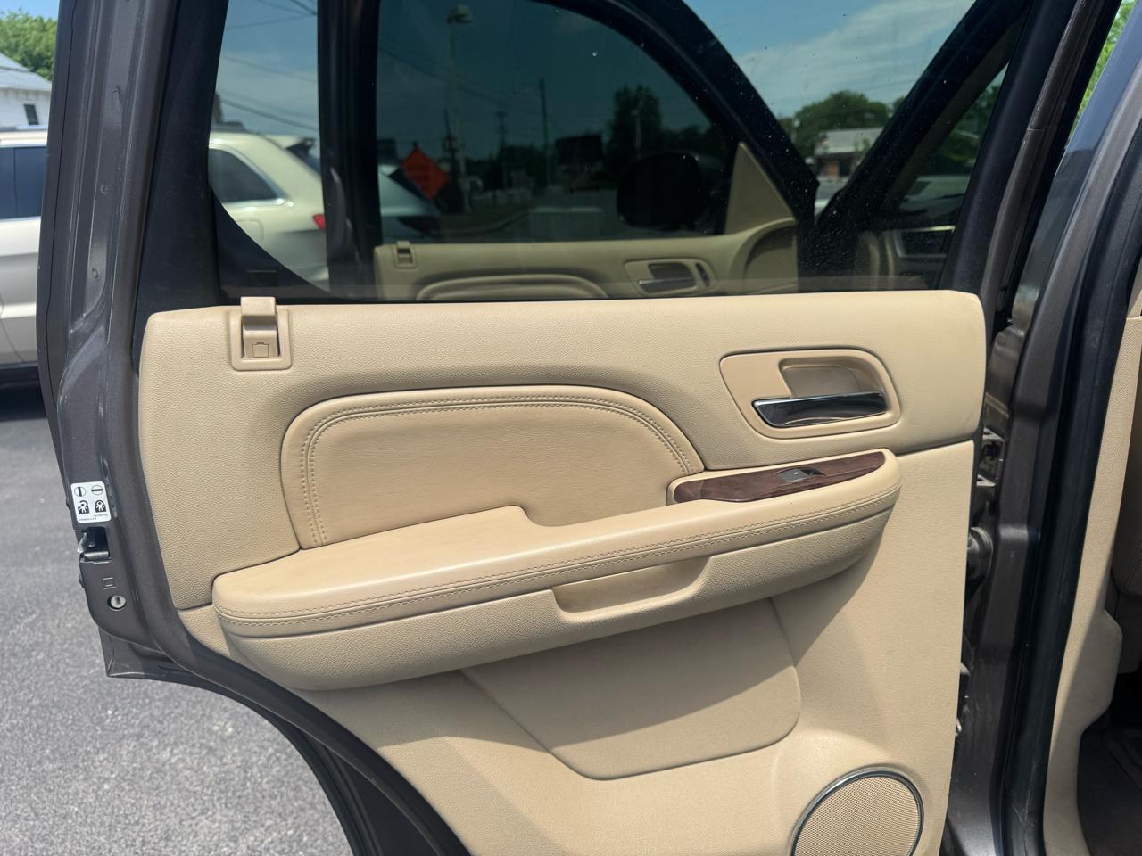 Cadillac Escalade AWD 4dr Luxury 2012